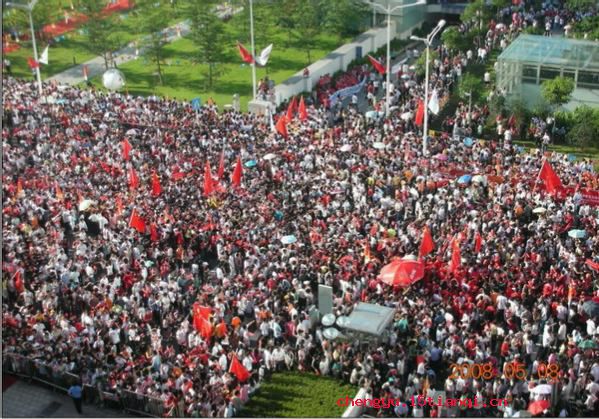 摩肩接踵的故事_摩肩接踵典故